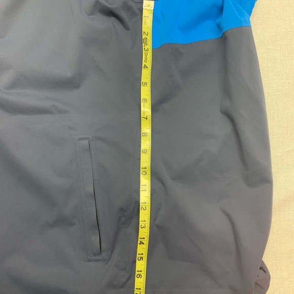 Saucony Men’s Two-Tone Blue and Gray Jacket - Picture 9 of 9